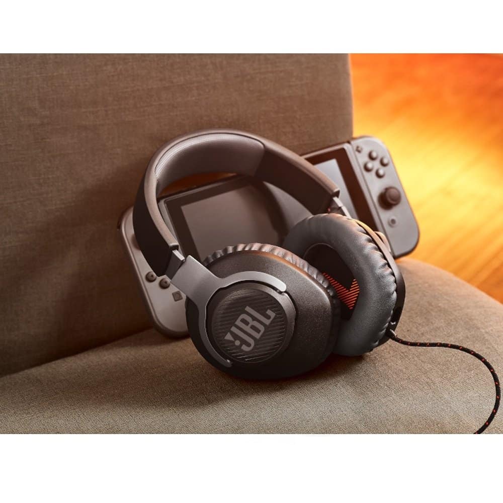 jbl quantum 100 gaming lifestyle JBL Quantum 100 wired gaming headset beside a Nintendo Switch