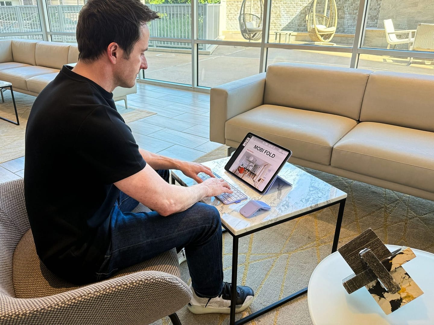 The Digital Nomad Diary: How to Pack an Office in a Tote Bag
