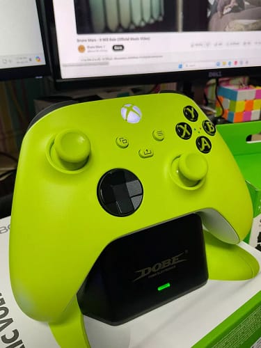 Click to view full screen Microsoft Xbox Wireless Controller (series X, Xbox S, X Box One, Windows, IOS, Android) – Electric Volt - Green photo review