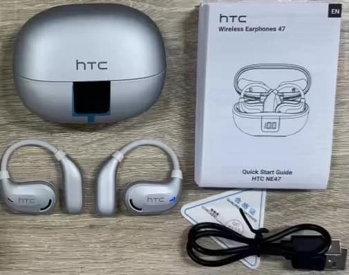 HTC NE47 silver earphones, charging case, USB cable and quick start guide